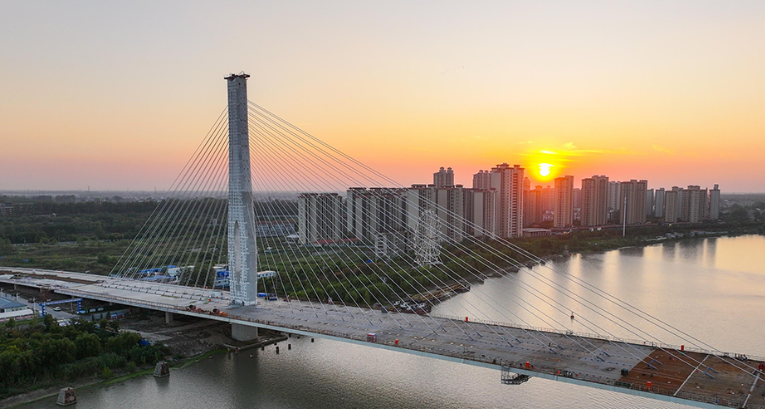 江苏泗阳：跨京杭大运河桥梁建设有序推进
