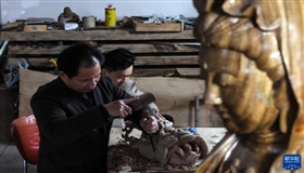 刀耕不辍 父子传承傩面具雕刻技艺