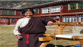 高原“守”艺人