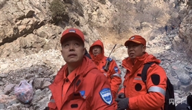 9人徒步进内蒙古九峰山赏冰瀑：3人失踪 1人坠冰
