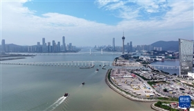 澳门，镜海扬帆风正劲