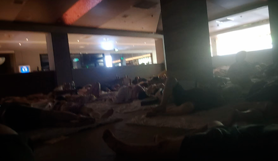 网友称汉中赏花“一房难求”睡洗浴中心？文旅局回应 第 1 张