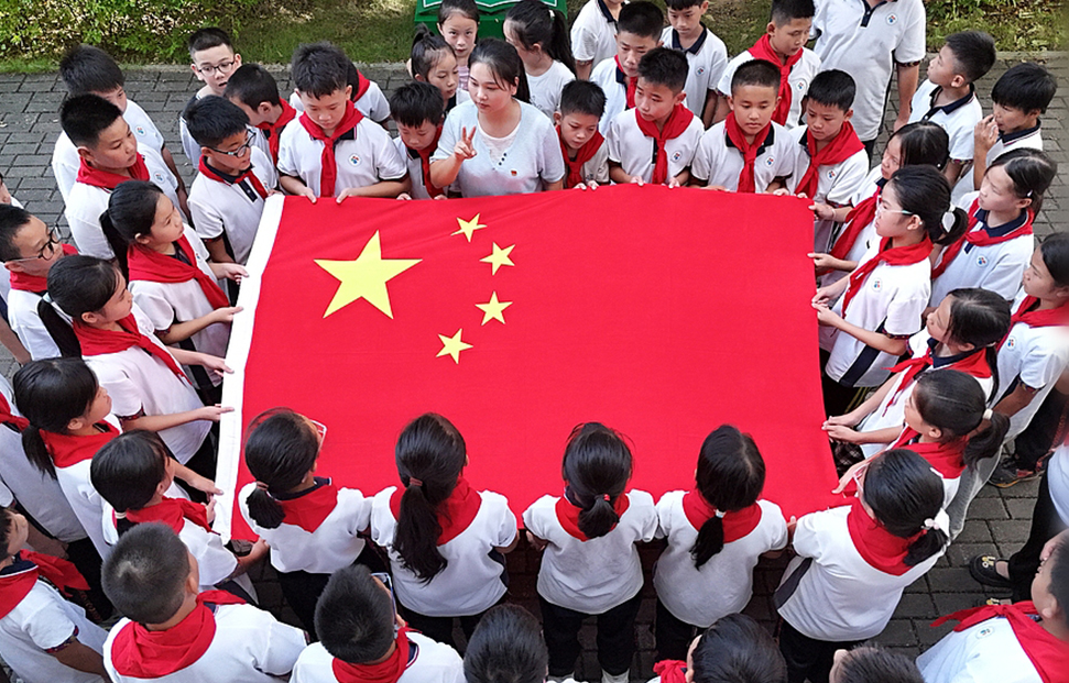 各地学校开启多彩“开学第一课” 迎接新学期 第 1 张