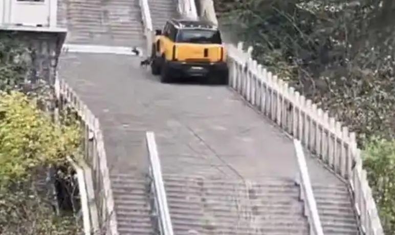 车企天门山极限测试发生意外 景区独家回应:对不确定性因素预判不足 第 1 张 车企天门山极限测试发生意外 景区独家回应:对不确定性因素预判不足 第 1 张