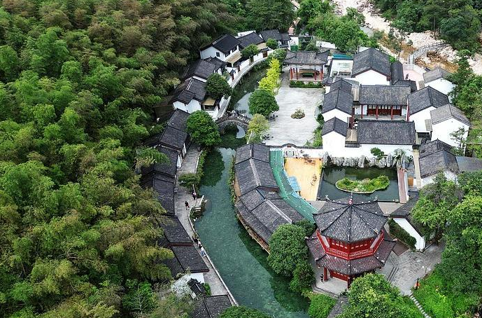 多地景区推出“一张门票游3天” 门票经济如何向产业经济转型？ 第 2 张