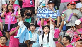 “苏超”爆火：始于足球，成于文化