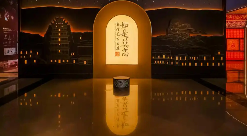 “如是莫高——敦煌艺术大展”暨“莫高精神——红色主题展”在京启幕 第 3 张