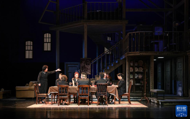 北京人艺新戏《小郡之秋》首演 探索外国戏的中国式表达 第 4 张 北京人艺新戏《小郡之秋》首演 探索外国戏的中国式表达 第 4 张