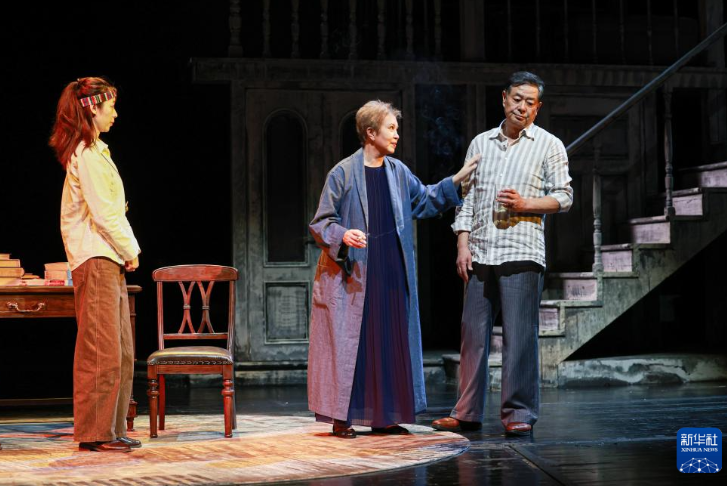 北京人艺新戏《小郡之秋》首演 探索外国戏的中国式表达 第 3 张 北京人艺新戏《小郡之秋》首演 探索外国戏的中国式表达 第 3 张