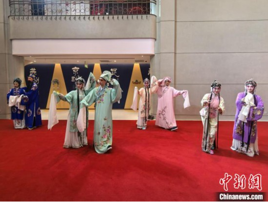 梅兰芳改名的苏州老戏院焕新 引戏迷怀旧品新 第 2 张