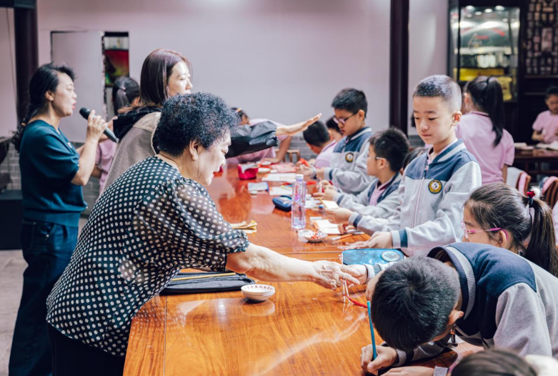 南京白局“火”了!年轻人为何爱上这门老曲艺? 第 2 张 南京白局“火”了!年轻人为何爱上这门老曲艺? 第 2 张