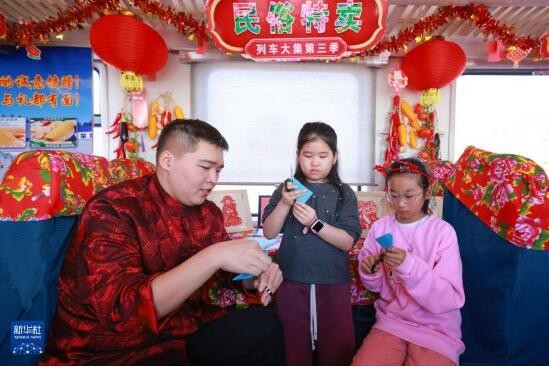 黑龙江：“列车大集”温暖回家路 第 2 张