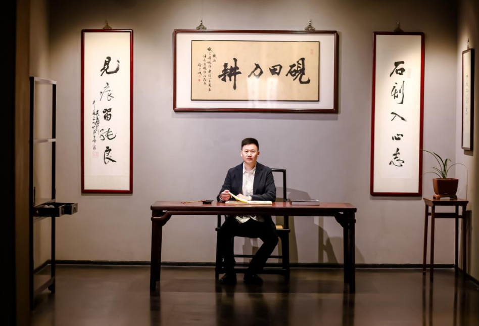 汪志良砚雕非遗艺术展致敬故宫百年