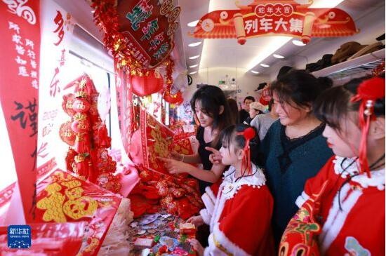 黑龙江：“列车大集”温暖回家路 第 3 张