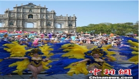 澳门举行2025国际幻彩大巡游活动