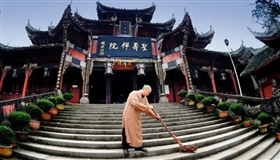 寺庙扎堆关闭，整治乱象，还给佛门清净
