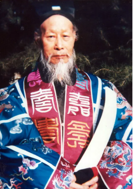侠骨承正道 丹心照千秋 侠骨承正道 丹心照千秋