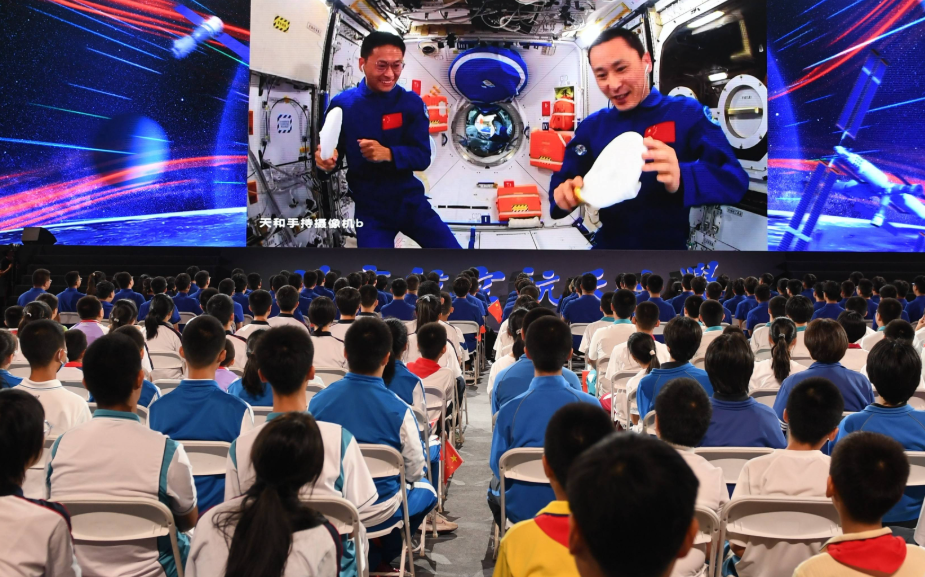 “天宫课堂”圈粉港澳青少年，课堂上的一幕令人动容