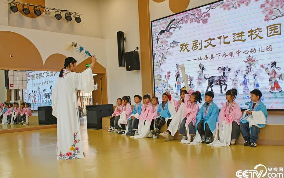 戏曲文化进校园 迎接世界戏剧日 第 2 张