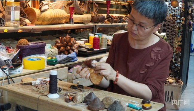 雨林馈赠变身时尚单品 野豆荚撬动“悦己”新消费 第 4 张