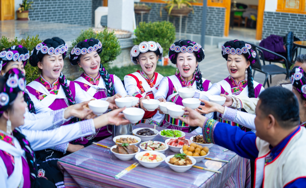 村舍蝶变 玉龙旅居进行时