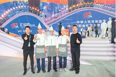 新疆库车大馕烤出红火日子 第 3 张