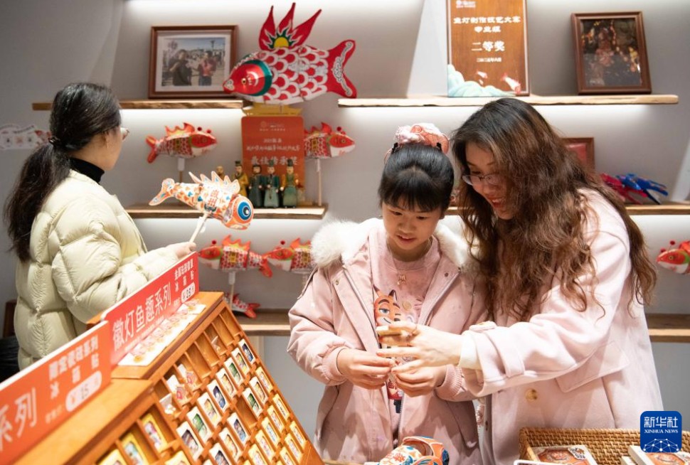 “一尾鱼灯”承古韵 焕新出彩映徽州 第 3 张