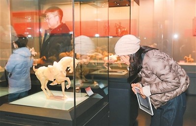 来大象陶瓷博物馆看“马”