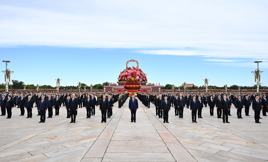 习近平等党和国家领导人出席烈士纪念日向人民英雄敬献花篮仪式 第 3 张