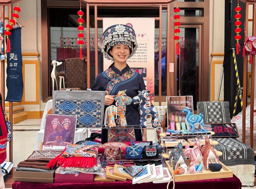 打年货、逛市集、看世界……湖北非遗点燃荆楚年味 第 3 张